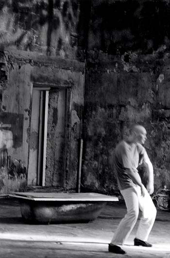 VERTICAL. Solo in a House #14.  Anna Budanova. Photo - Anna Bogodist