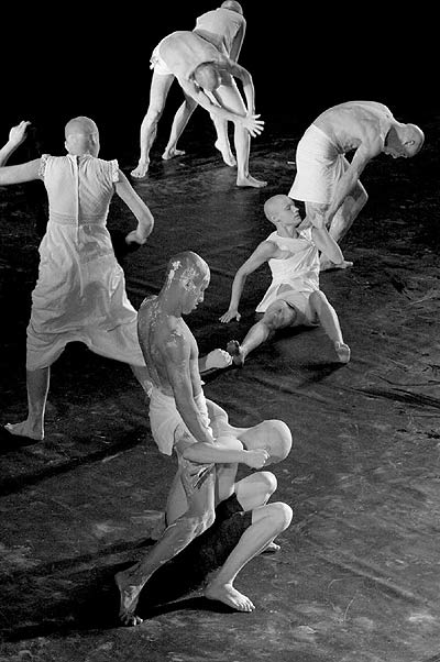 DEREVO & Masters of Butoh. VERTICAL 2005. Mad_in_Japan