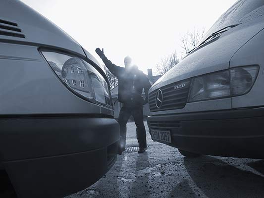 Der Abschied zweier Mercedes-Busse, Februar 2006.  Foto: Elena Iarovaia